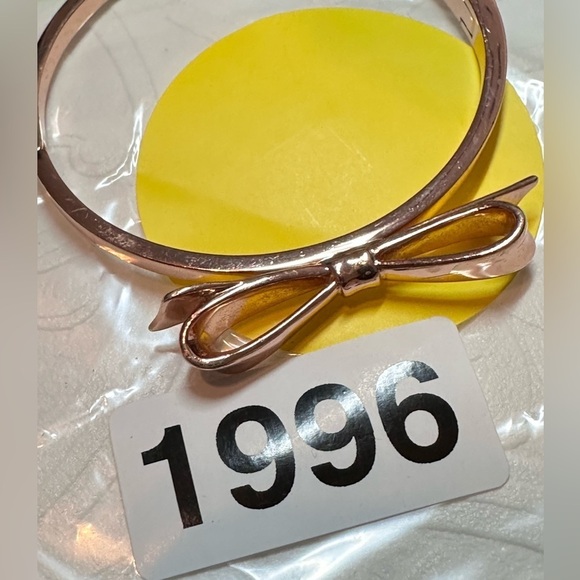 Sold🛍️Kate Spade Love Notes Bangle - Rose Gold Hinged Bangle 1996 Y - Picture 5 of 12